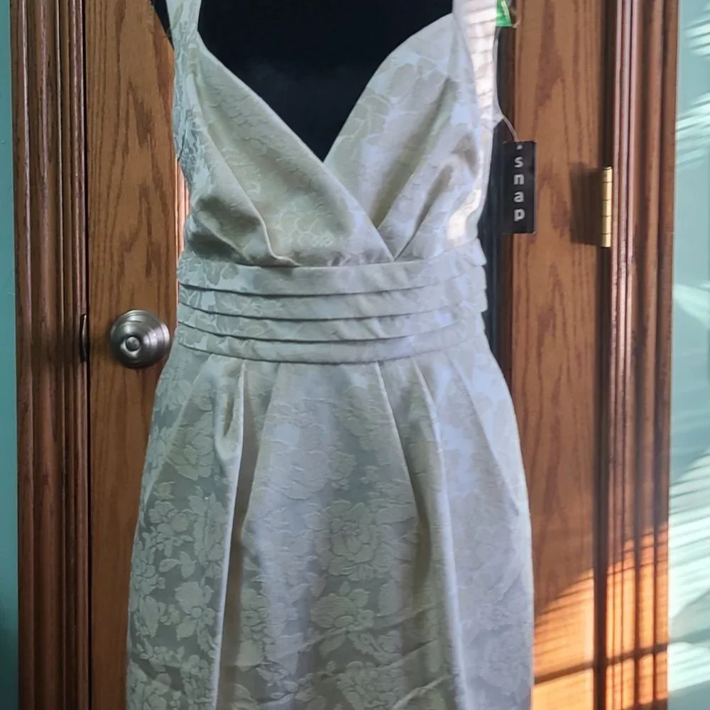 Dress - Picture 1 of 2